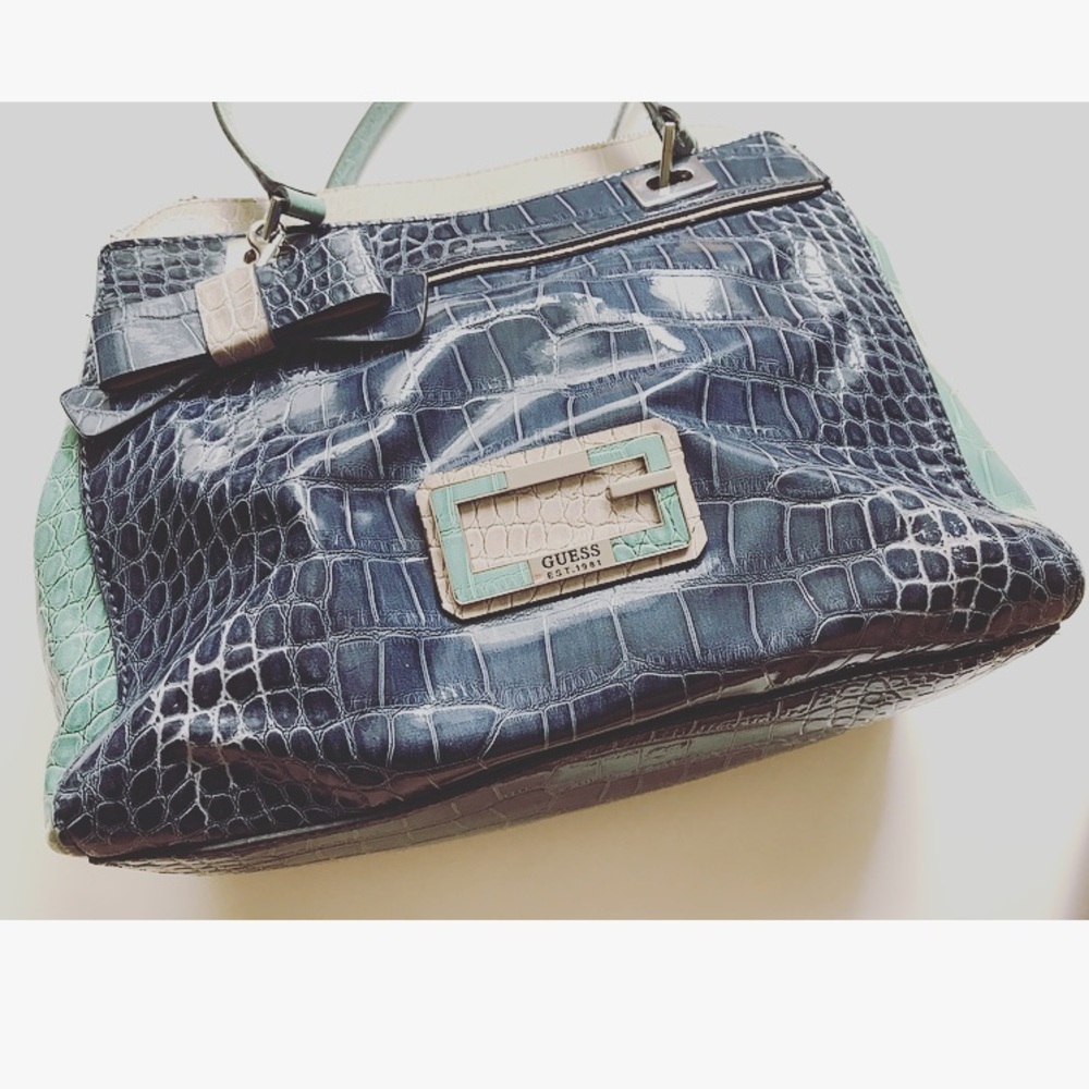 Guess Purse!